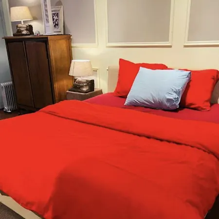 Red Light Chinatown Centre Bed and Breakfast *