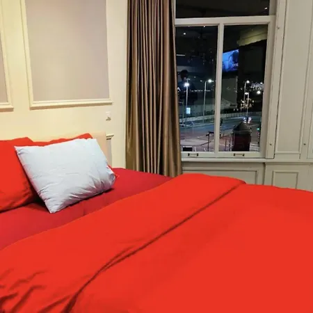 Red Light Chinatown Centre Bed & Breakfast